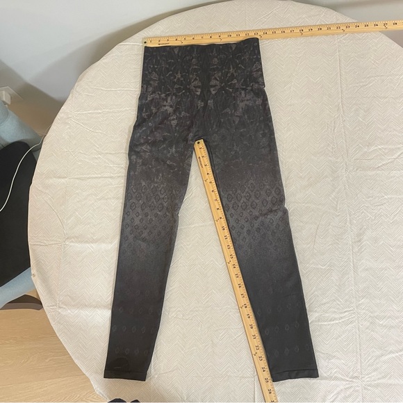 M Rena Leggings Animal Print and Geometric Print Gently Worn High Waist One Size - Picture 5 of 8